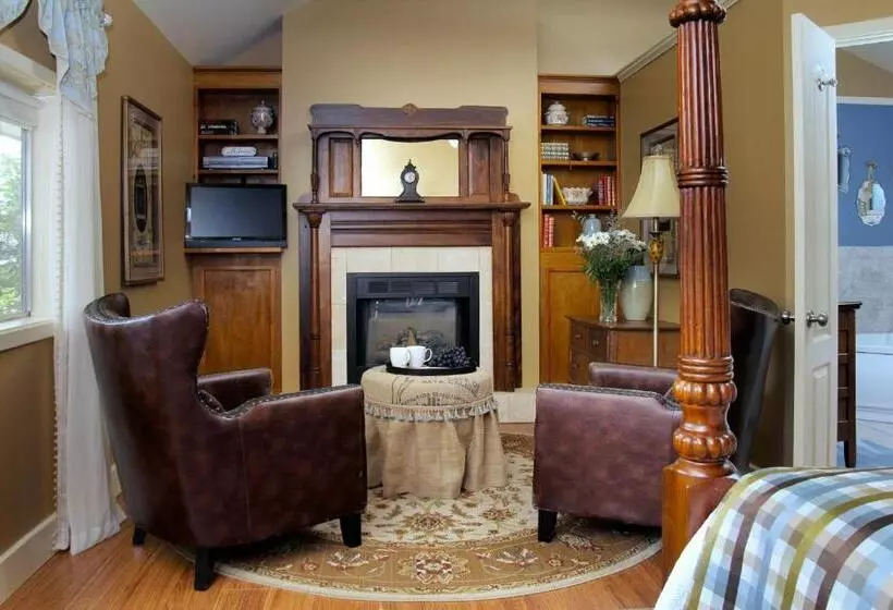 Отель Heartstone Inn