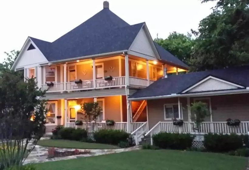 Отель Heartstone Inn