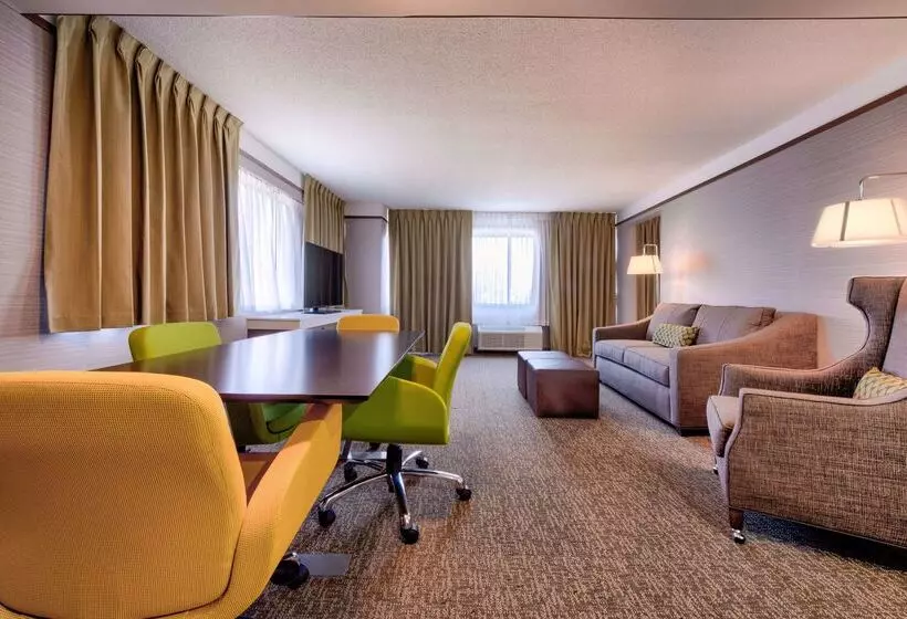فندق Hilton Garden Inn Detroit   Southfield, Mi