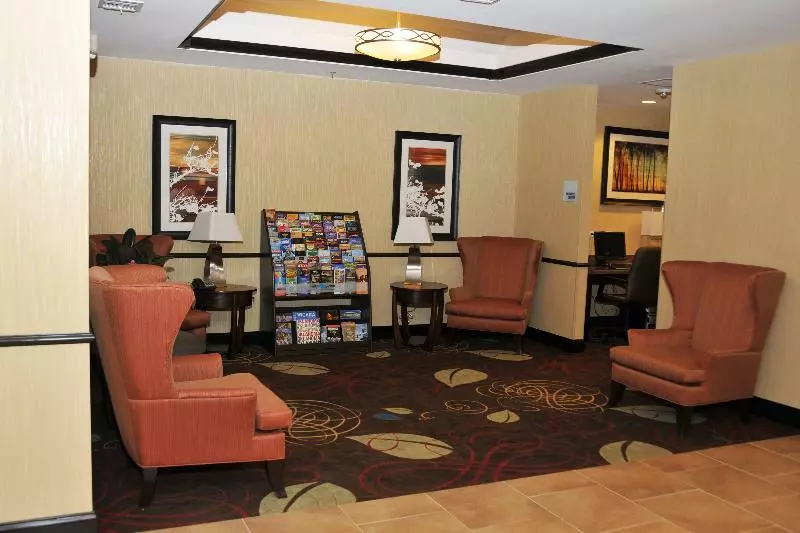 ホテル Holiday Inn Express & Suites Clinton, An Ihg