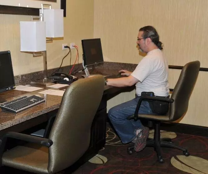 ホテル Holiday Inn Express & Suites Clinton, An Ihg