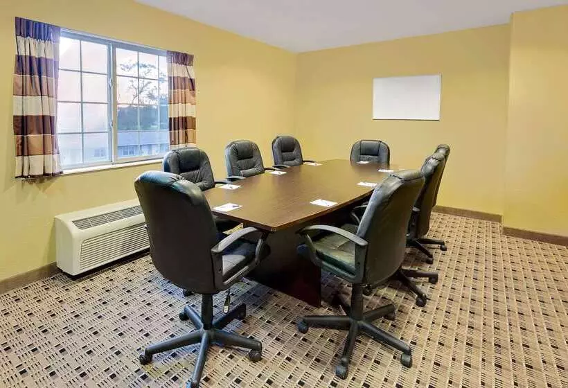 Microtel Inn & Suites By Wyndham Prairie Du Chien