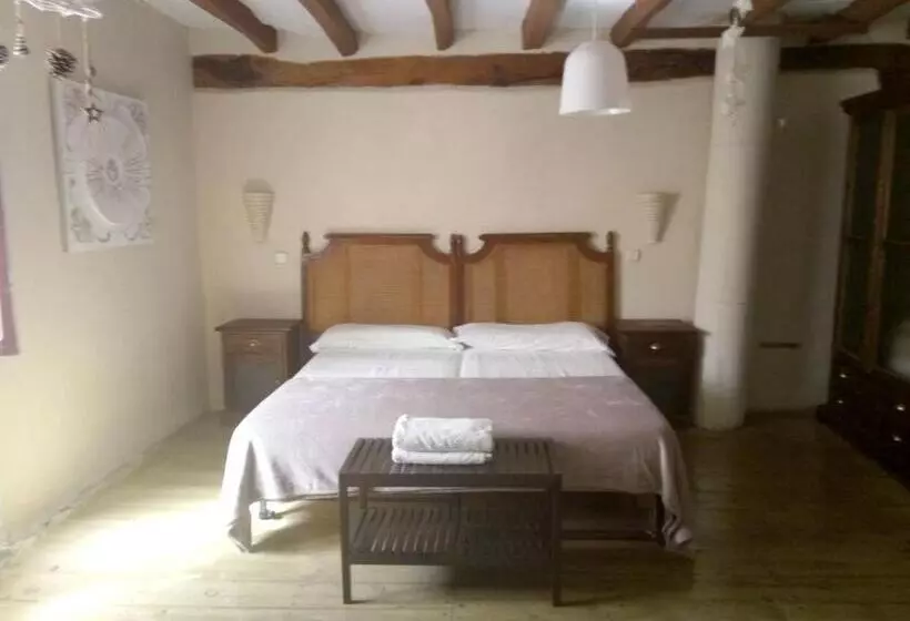 Spacious Villa With Private Pool Campo De Cuellar