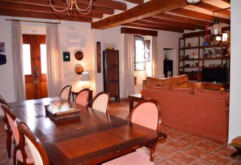Spacious Villa With Private Pool Campo De Cuellar