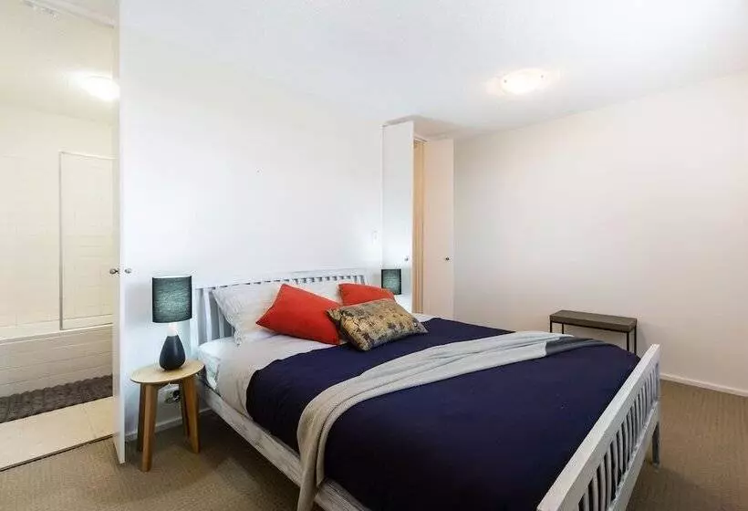 Brooke, 1bdr St.kilda Apartment