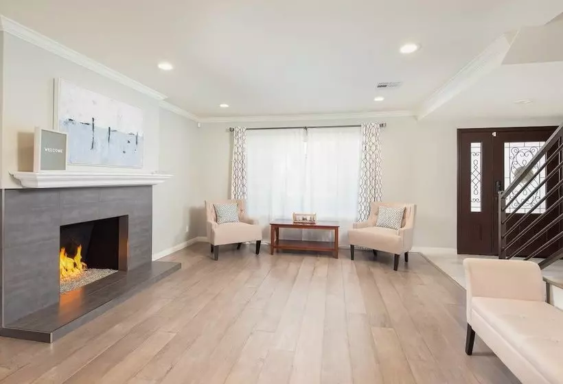 Radiant Estate New Luxury Cali 3 Bd!