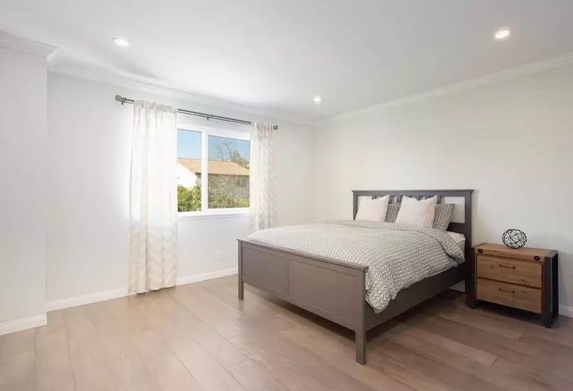 Radiant Estate New Luxury Cali 3 Bd!