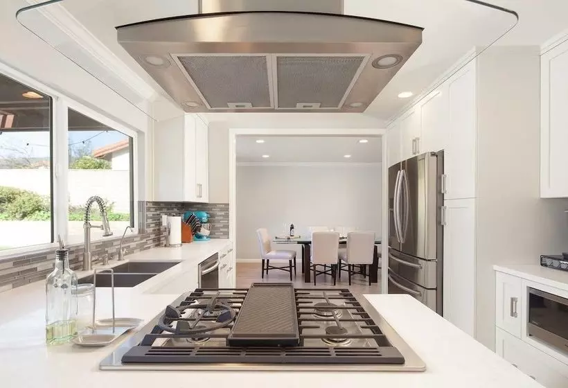 Radiant Estate New Luxury Cali 3 Bd!