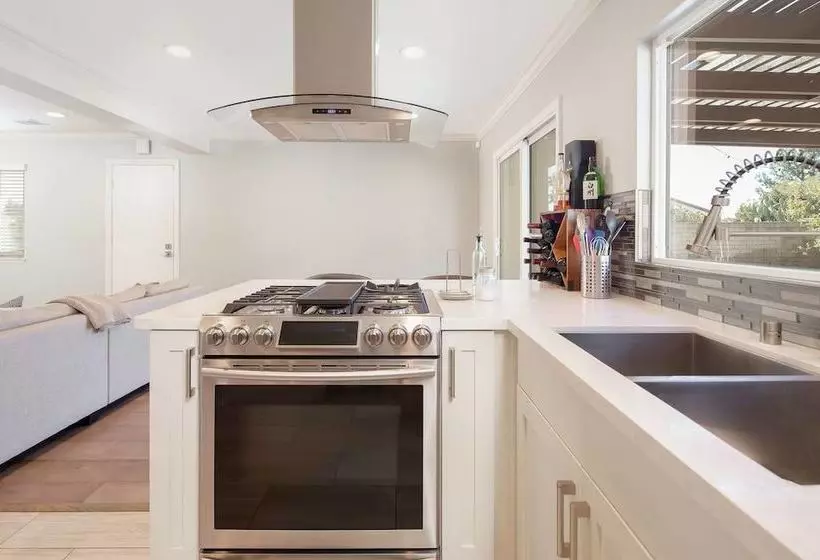 Radiant Estate New Luxury Cali 3 Bd!