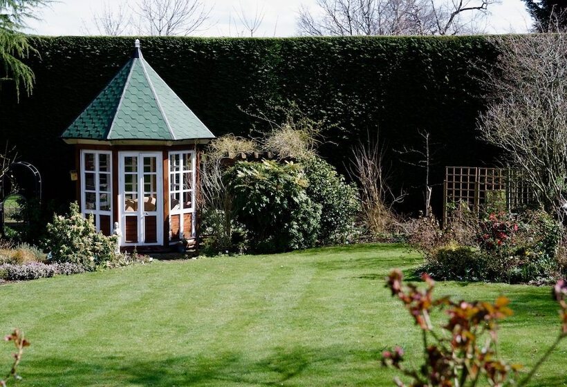 Malvern Holiday Garden Flat