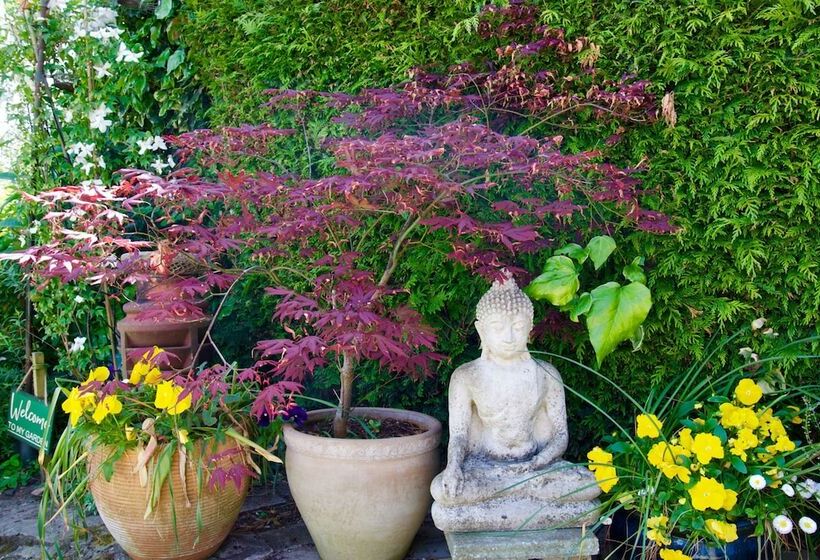 Malvern Holiday Garden Flat