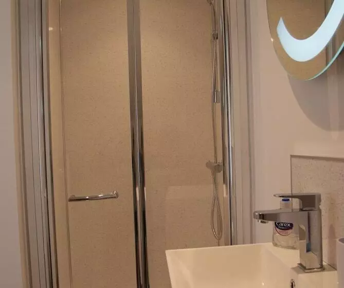 Malvern Holiday Garden Flat