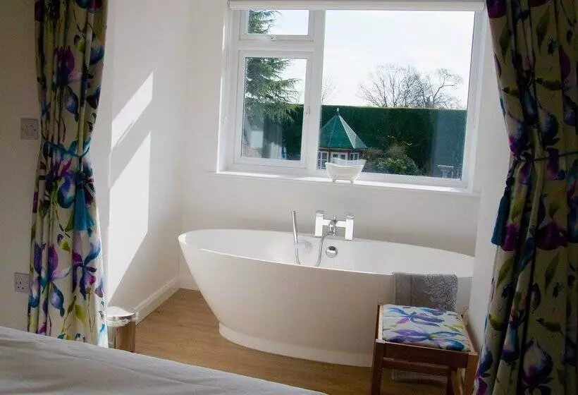 Malvern Holiday Garden Flat