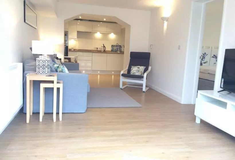 Malvern Holiday Garden Flat