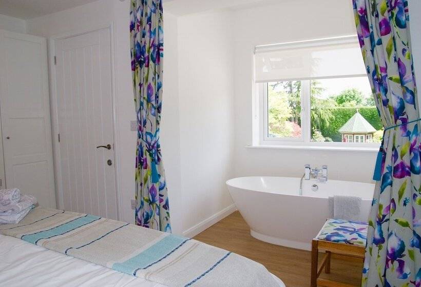 Malvern Holiday Garden Flat