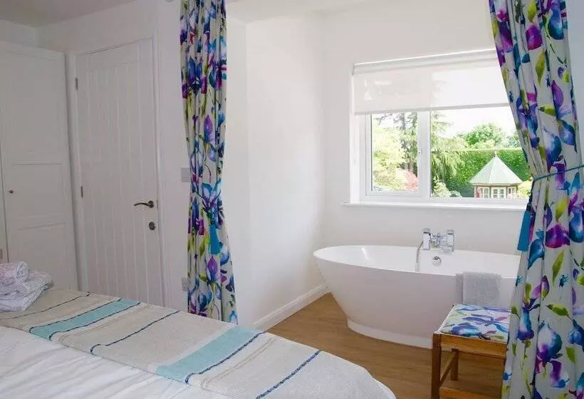 Malvern Holiday Garden Flat