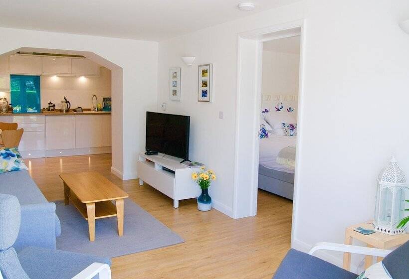 Malvern Holiday Garden Flat