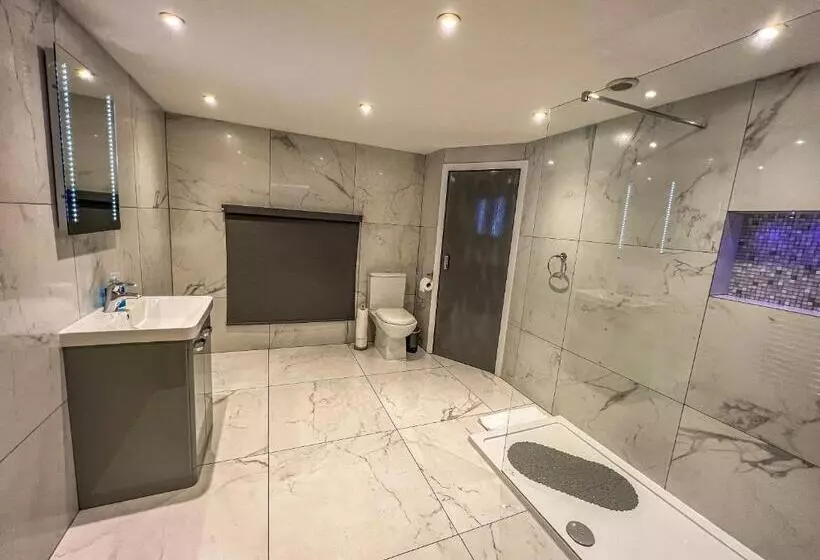 Majatalo Fountain House