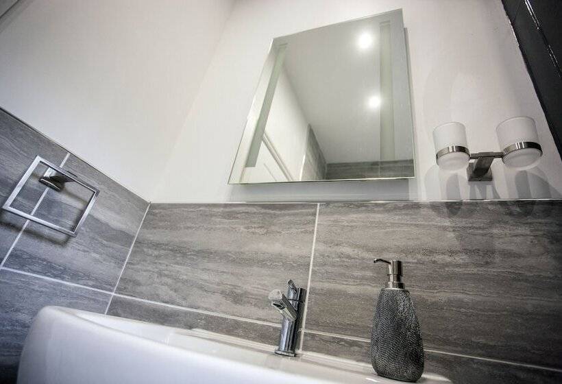 اقامتگاه Coniston Street