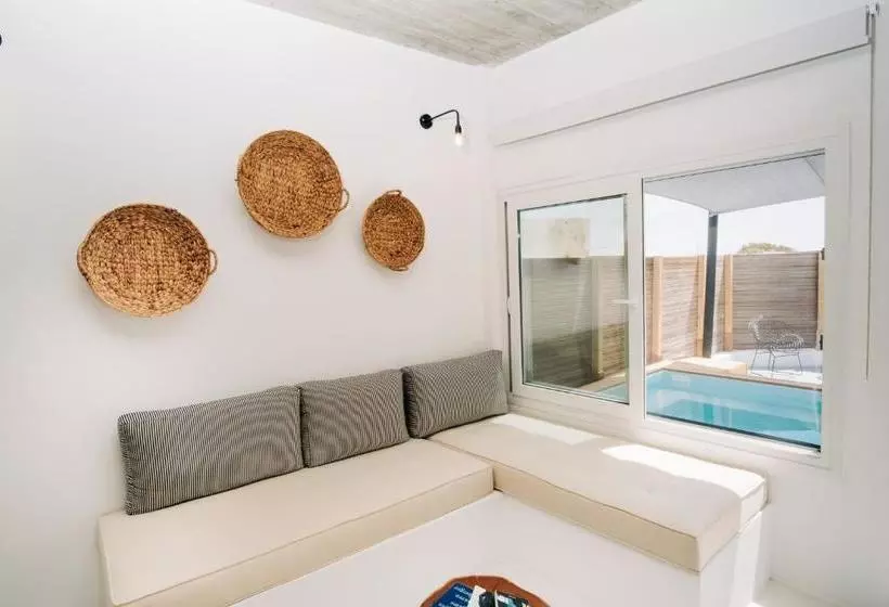 Hotelli Mesanto Luxury Suites