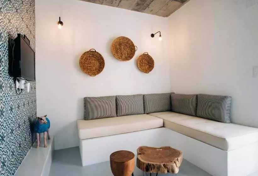 Hotelli Mesanto Luxury Suites