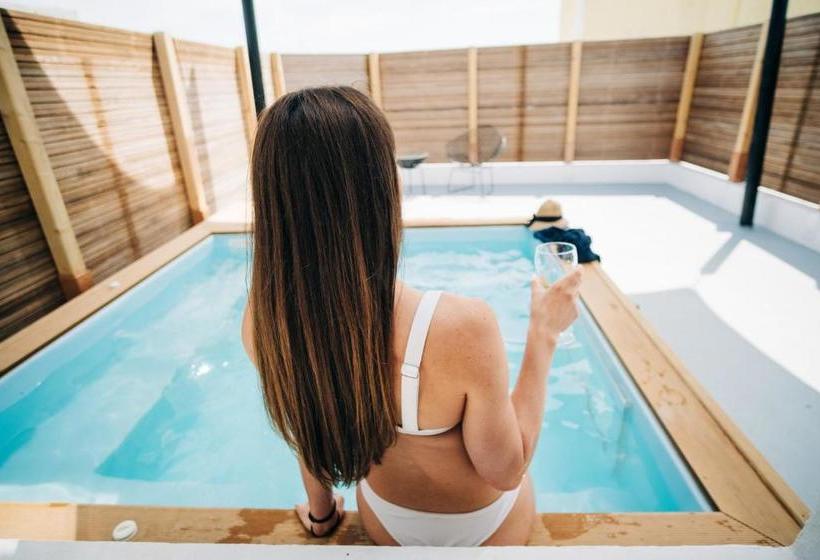 Hotel Mesanto Luxury Suites