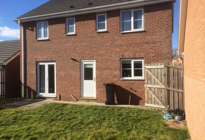 Host & Stay   Maddren Way