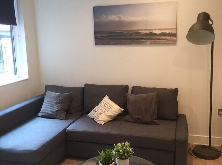 Modern Apartment By Creatick