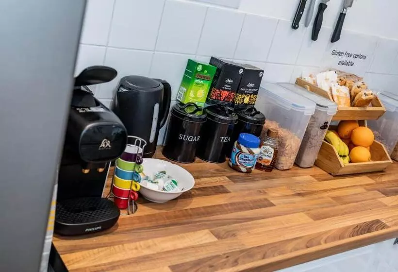 پانسیون Castlereagh Guest House