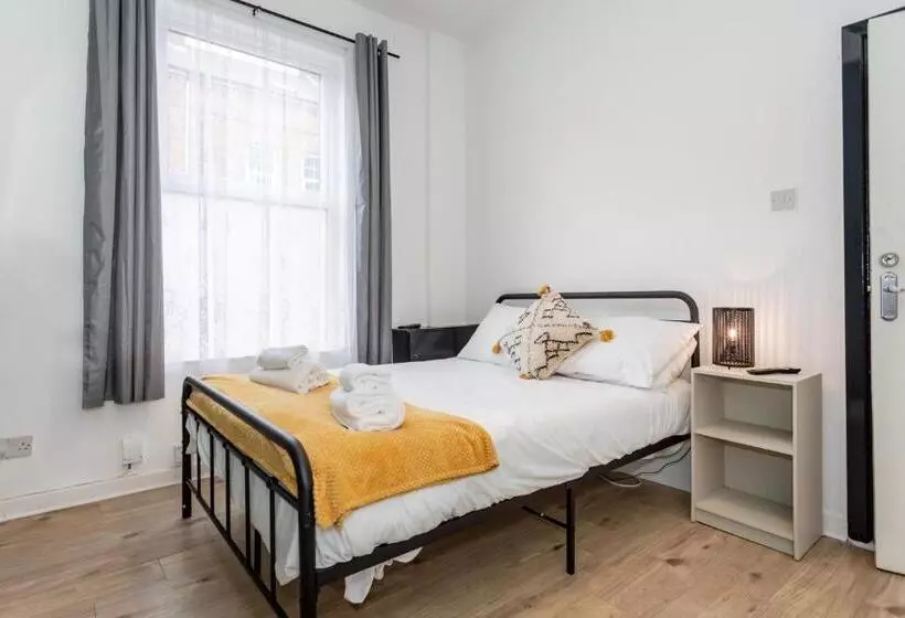 پانسیون Castlereagh Guest House