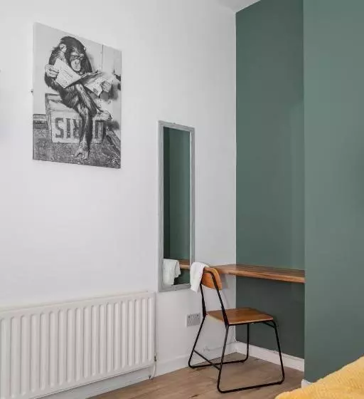 پانسیون Castlereagh Guest House