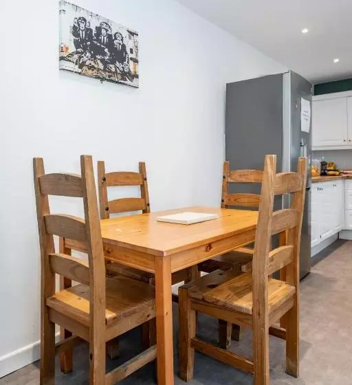 پانسیون Castlereagh Guest House