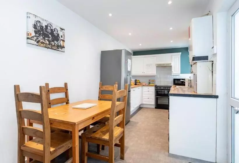 پانسیون Castlereagh Guest House