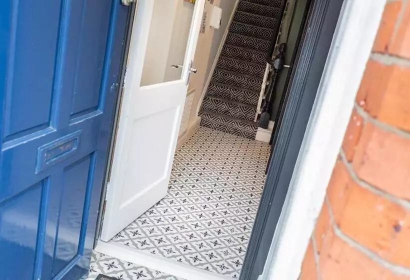 پانسیون Castlereagh Guest House