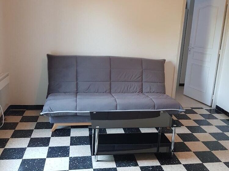 پانسیون En Pleine Nature à Nîmes Avec Piscine