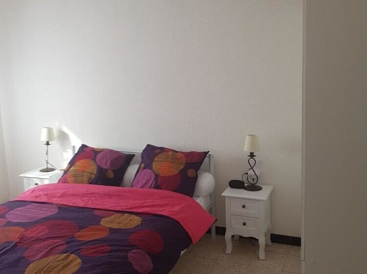 پانسیون En Pleine Nature à Nîmes Avec Piscine