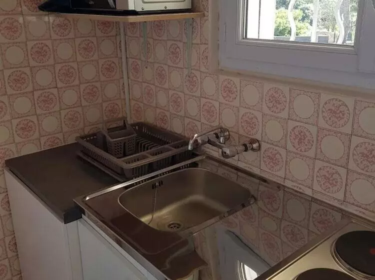 Majatalo En Pleine Nature à Nîmes Avec Piscine