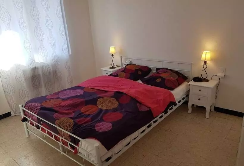 Majatalo En Pleine Nature à Nîmes Avec Piscine