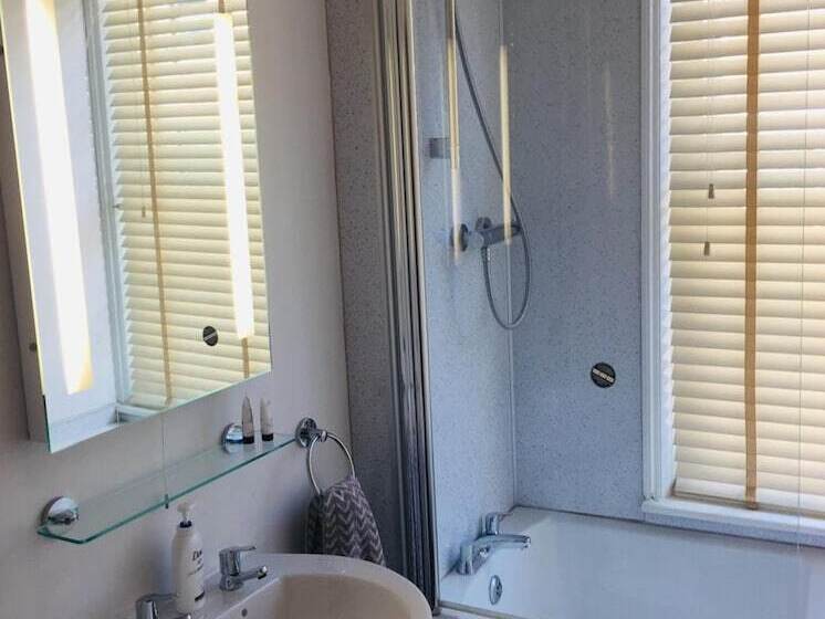 פנסיון Intown 60 Second Walk 2 Minster!