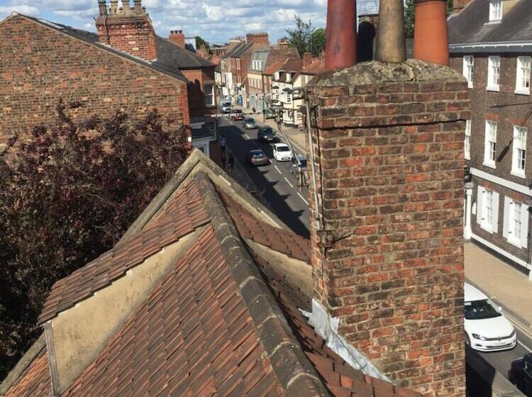 פנסיון Intown 60 Second Walk 2 Minster!