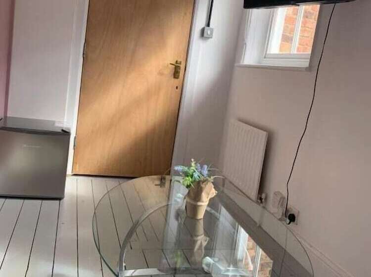 פנסיון Intown 60 Second Walk 2 Minster!