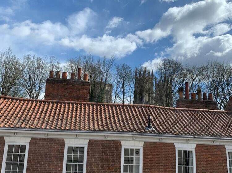 פנסיון Intown 60 Second Walk 2 Minster!