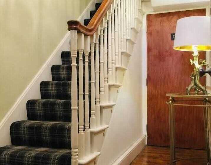 פנסיון Intown 60 Second Walk 2 Minster!