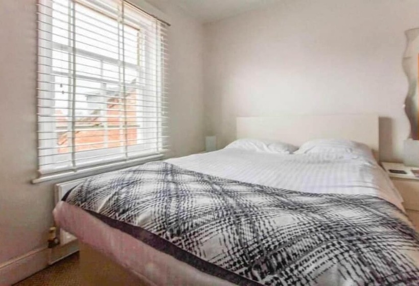 פנסיון Intown 60 Second Walk 2 Minster!