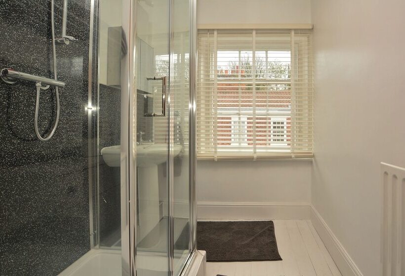 פנסיון Intown 60 Second Walk 2 Minster!