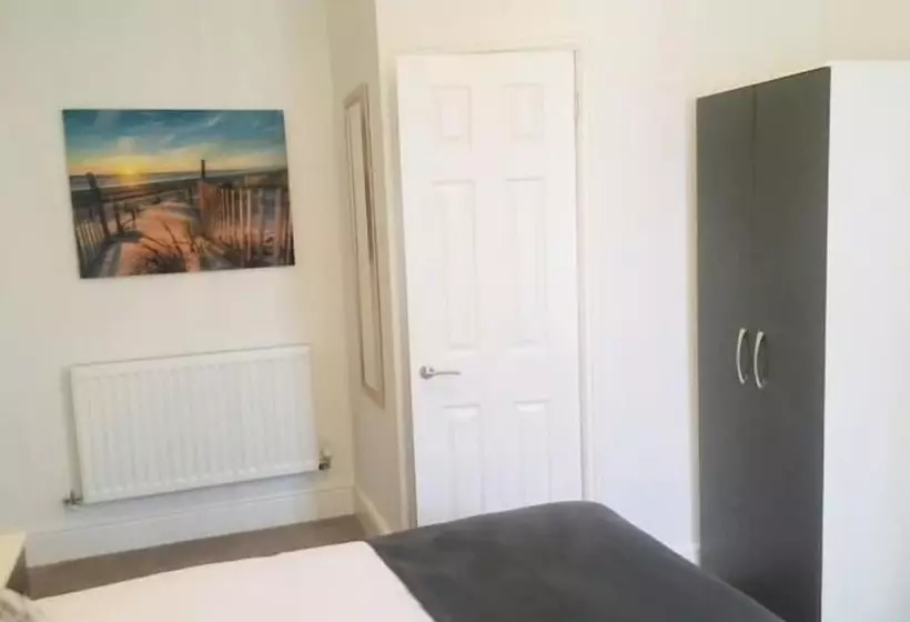 Majatalo Townhouse @ Westminster St