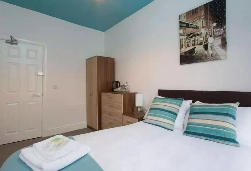 Majatalo Townhouse @ Westminster St