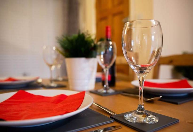 2 Bedroom Apartment, Castle Walk