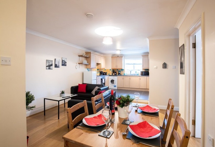 2 Bedroom Apartment, Castle Walk