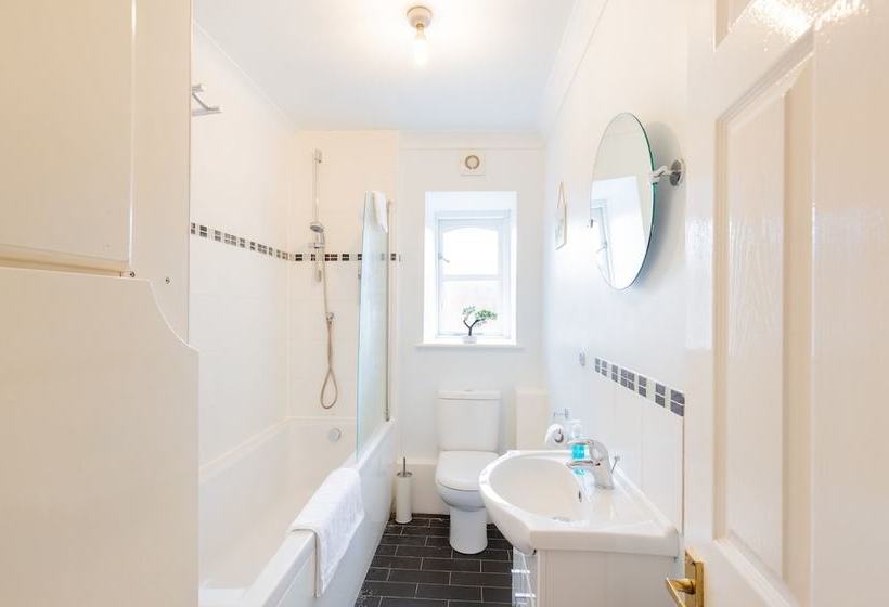 2 Bedroom Apartment, Castle Walk